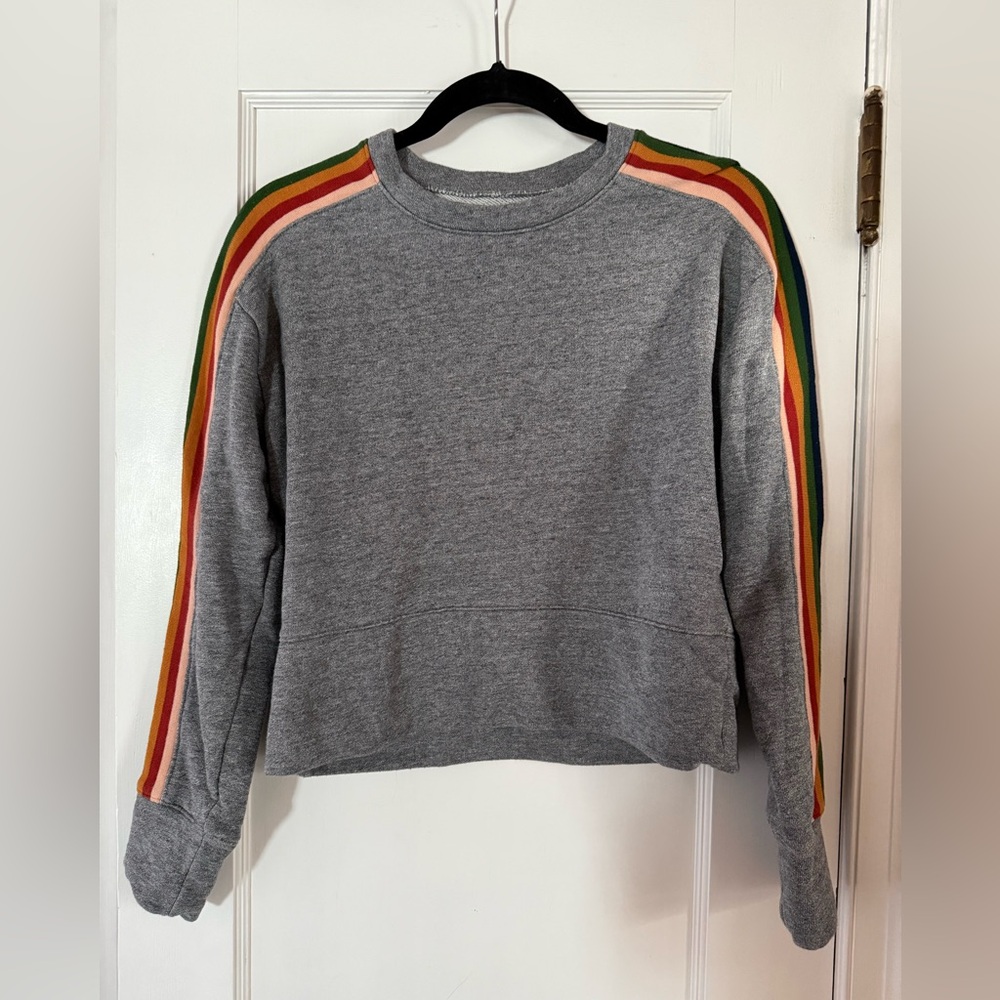 Madewell brand cropped sweatshirt with rainbow sleeve detail! Size small.
